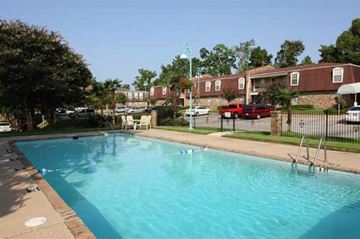 Mobile apartment for rent - a large swimming pool in front of an apartment building