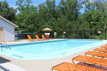 Invigorating swimming pool