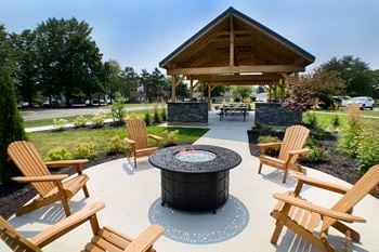 Outdoor firepit lounge