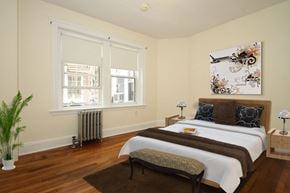 Cambridge apartment for rent - a bedroom with a bed and two windows