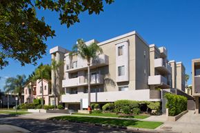 Los Angeles apartment for rent - A cityscape with buildings and a clear sky.