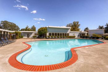 The community outdoor swimming pool at morningtree park apartments