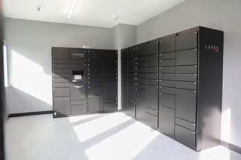 Luxer package lockers