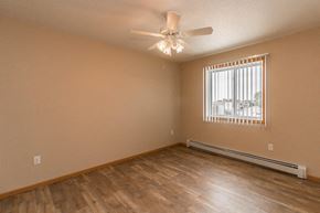 Grafton apartment for rent - an empty living room with a ceiling fan and a window