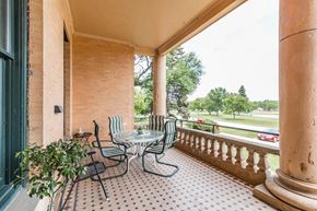Grafton apartment for rent - a porch with a table and chairs on it