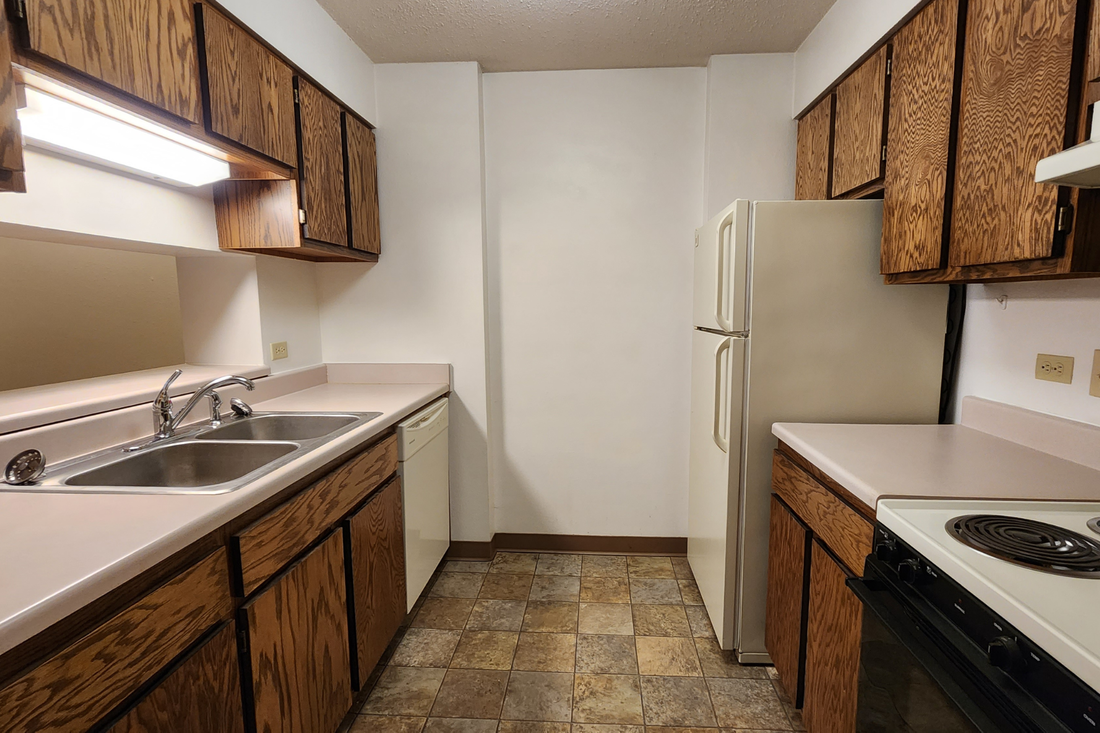Floor plan for 2 beds, 1 bath, 910 sqft
