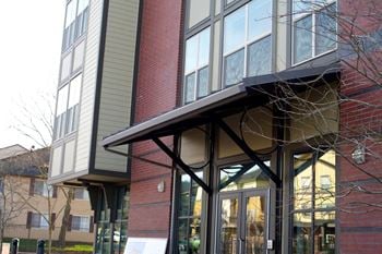Acadiagardens_amenities_exteriorfrontdoor