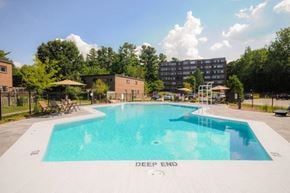 Ottawa apartment for rent - A swimming pool with the words "DEEP END" written on the side.