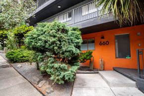 San Francisco apartment for rent - A bright orange building with the number 660 on it.