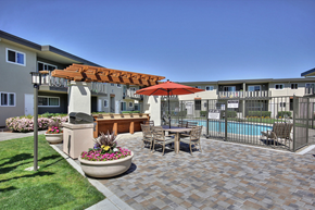 Sunnyvale apartment for rent - Sunnyvale Apartment Courtyard and Pool