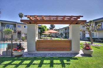 Large landscaped courtyard