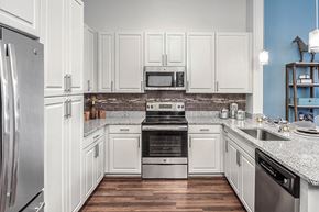 Nashville apartment for rent - 2700 Charlotte Stainless steel appliances Nashville TN - West End