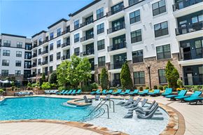 Nashville apartment for rent - 2700 Charlotte pool Nashville TN - Charlotte Corridor