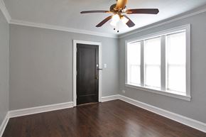 Chicago apartment for rent - an empty living room with a ceiling fan and window