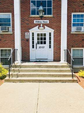 Auburn apartment for rent - Close up of Steps to Entrance