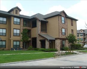 Houston apartment for rent - a large apartment building on the side of a street