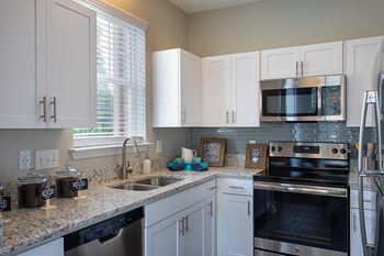 Designer fully-equipped kitchen