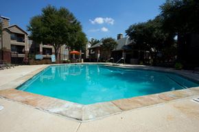 Lewisville apartment for rent - Sparkling Pool at Vista Springs, Lewisville, 75067