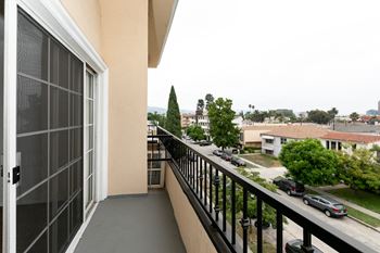 Patio/balcony*
