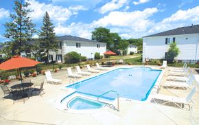 Southfield apartment for rent - Sparkling pool, relaxing spa, beautiful sundeck for resort style living.