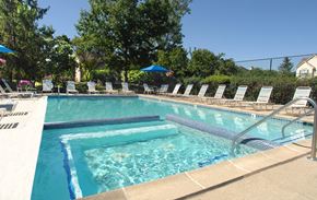 Farmington Hills townhouse for rent - Beautiful pool and spa with full, well-landscaped sundeck and social center