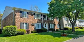 Southfield apartment for rent - Discover the charm of Wellington Place Apartments, a small, quiet community offering renovated one-bedroom apartment homes in a picturesque, natural setting.