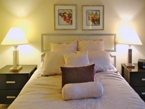 Stamford apartment for rent - a bedroom with a bed with pillows and two lamps