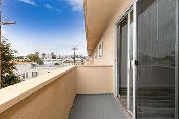 Patio/balcony*