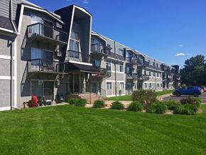 Forest Lake apartment for rent - 956 Place Exterior, Forest Lake, Minnesota