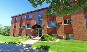 St. Paul apartment for rent - Como Lake Estates exterior, St. Paul, Minnesota
