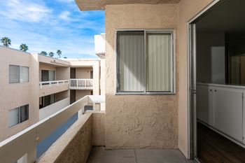 Patio/balcony*