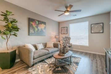 Lenexa apartment for rent - a living room with a couch and a ceiling fan