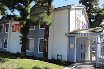 Paramount apartment for rent - the building where the motel is located is shown