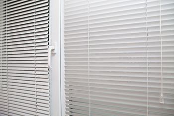 Mini blinds amenity at east meadows apartments san antonio, tx