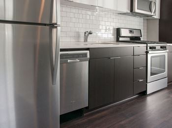 Refrigerator with ice maker