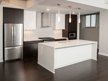 Refrigerator with ice maker