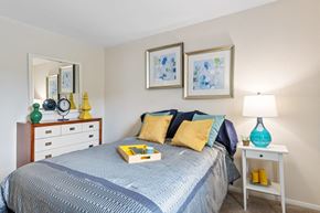 Baltimore apartment for rent - A bedroom with a bed, nightstand, and lamp.