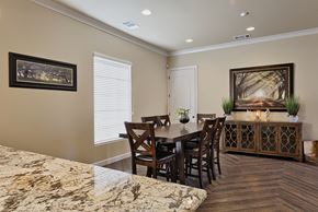 Fresno apartment for rent - Clubhouse Table and Decor