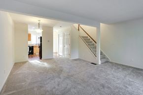 Amherst townhouse for rent - 748 Robin Rd Amherst - Living Room Dining Room Combo