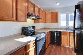 Amherst townhouse for rent - 750 Robin Rd Amherst - Fully Applianced Kitchen