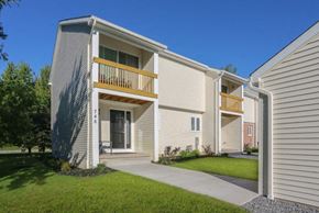 Amherst townhouse for rent - Amherst Townhome for Rent - 750 Robin Rd - Patio and Balcony