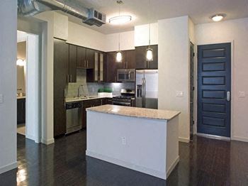Accent kitchen islands