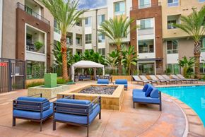 Los Angeles apartment for rent - Large fire pit at Accent apartments, LA, California