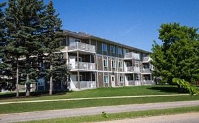 Brandon apartment for rent - an apartment building on the side of a road
