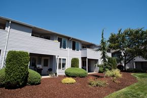 Portland apartment for rent - Personal Patio at Alder Crossing Apartments, Oregon
