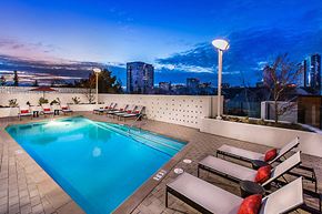 San Jose apartment for rent - Outdoor pool area with lounge chairs