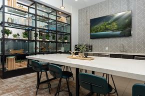 Denver apartment for rent - Entertainment kitchen in the café