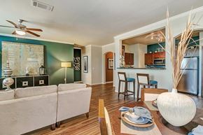 Irving apartment for rent - Urban mid rise apartments in Las Colinas