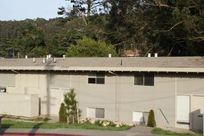 San Francisco townhouse for rent - the side of a warehouse building with trees in the background