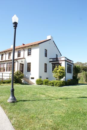 San Francisco triplex for rent - a large white building with a lamp post in front of it